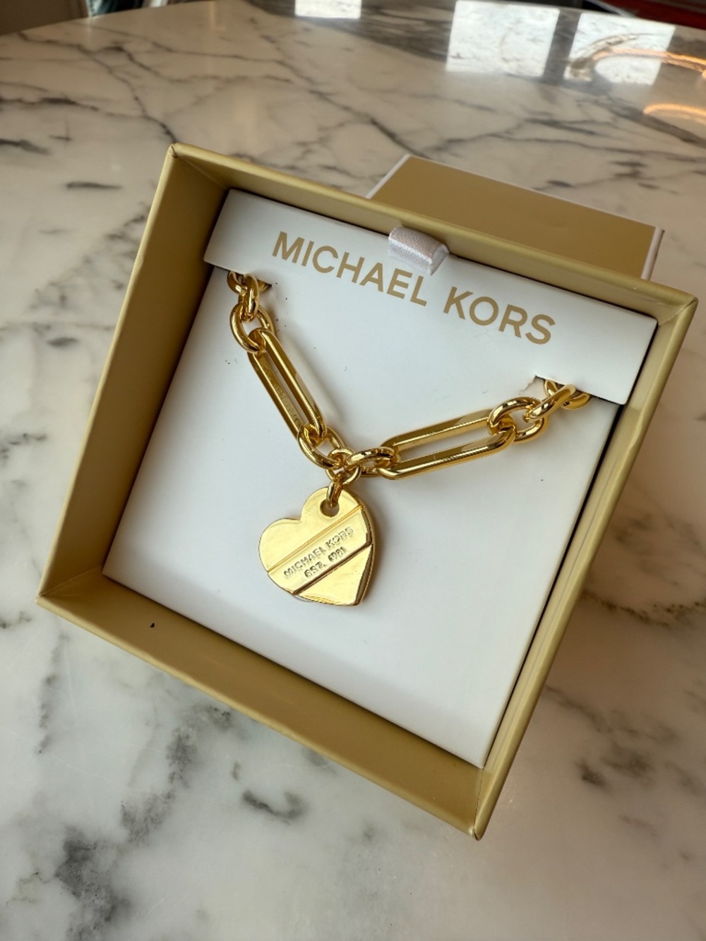New Michael Kors Heart Necklace - Picture 3 of 16